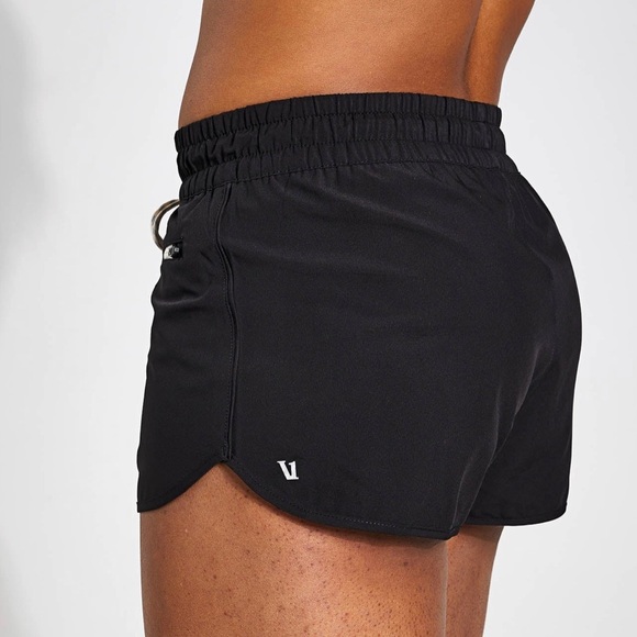 Vuori Clementine Black Shorts women’s size XL - Picture 2 of 7